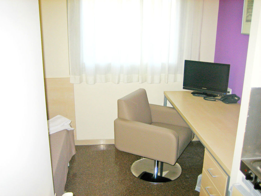 Residencia Universitaria Resa Los Abedules Pamplona Exterior photo
